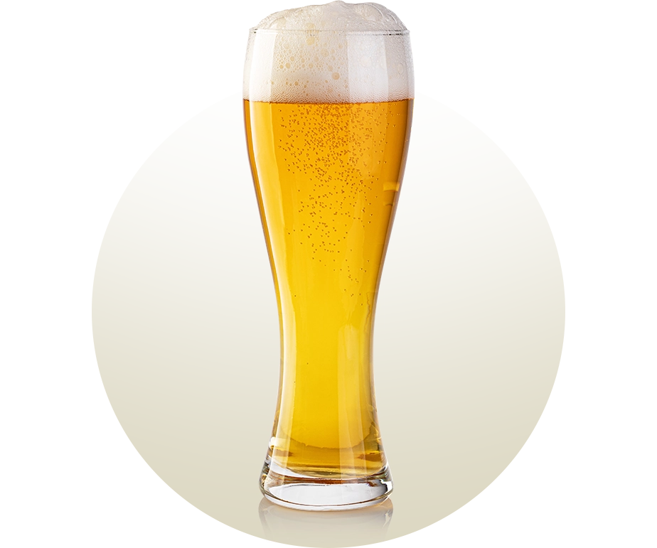 Beer glass of the Weizen type, tall and curved, with a narrow base and wide mouth, ideal for enhancing the fruity aroma and rich foam of wheat beers.