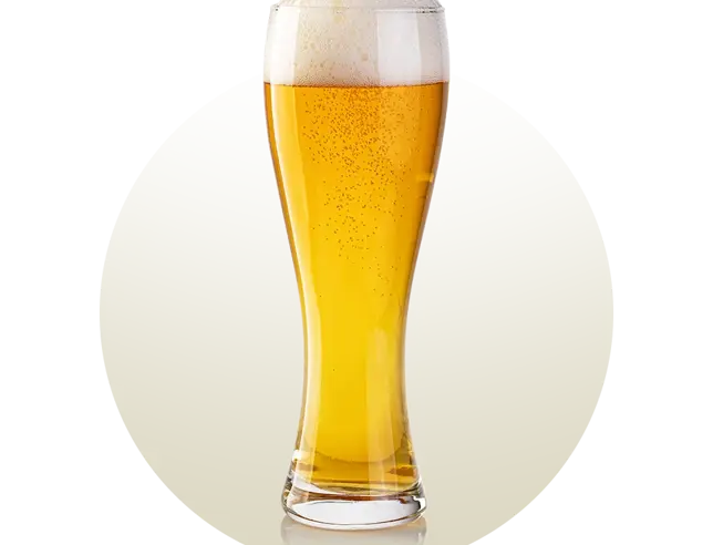 Copo de cerveja tipo Weizen, alto e curvado, com base estreita e boca larga, ideal para realçar o aroma frutado e a espuma abundante das cervejas de trigo.